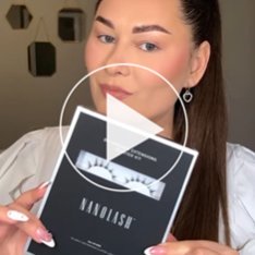 Women sharing their experience with Nanolash